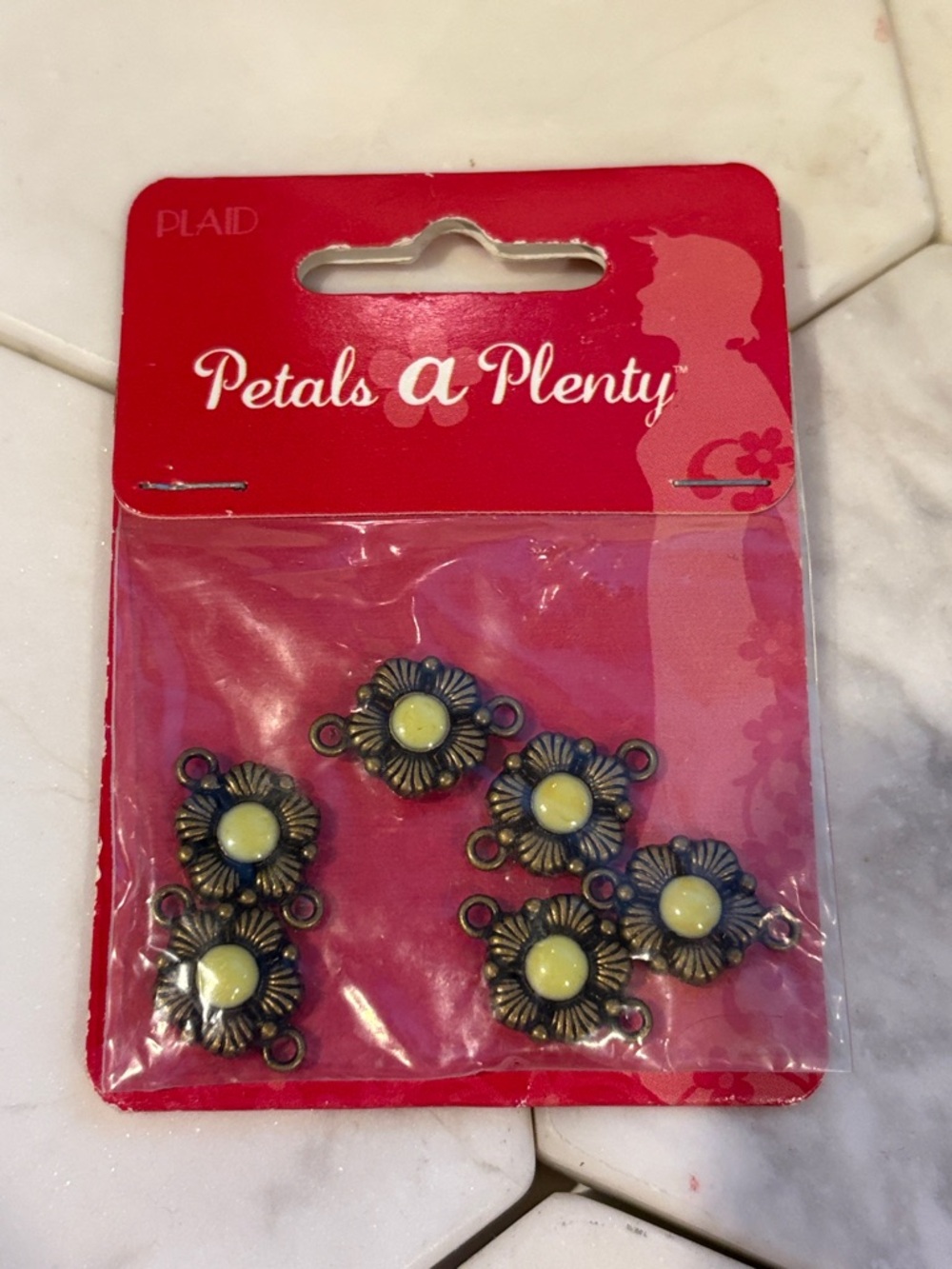 Vintage Brass Daisy Connectors in Yellow